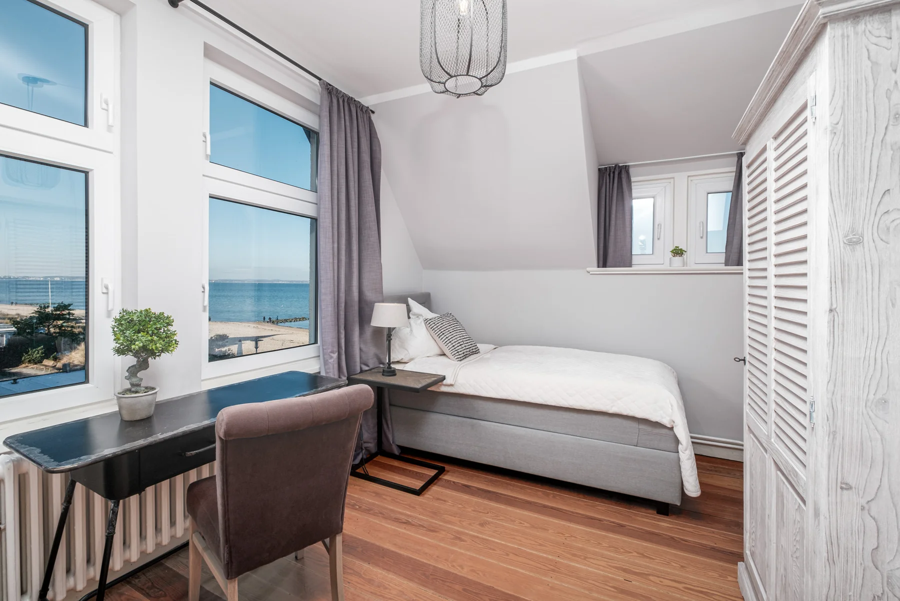 Zweites Schlafzimmer der Santa Maria mit Arbeitsplatz