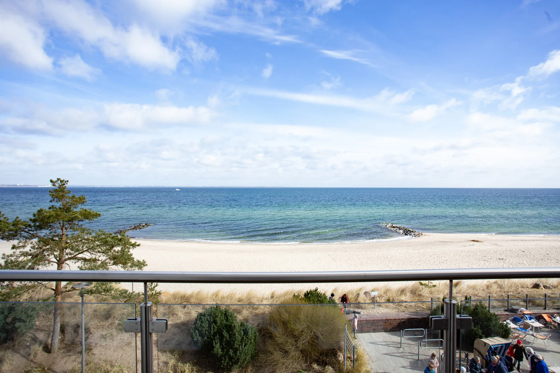 Balkon der Esmeralda mit weitem Ostseeblick