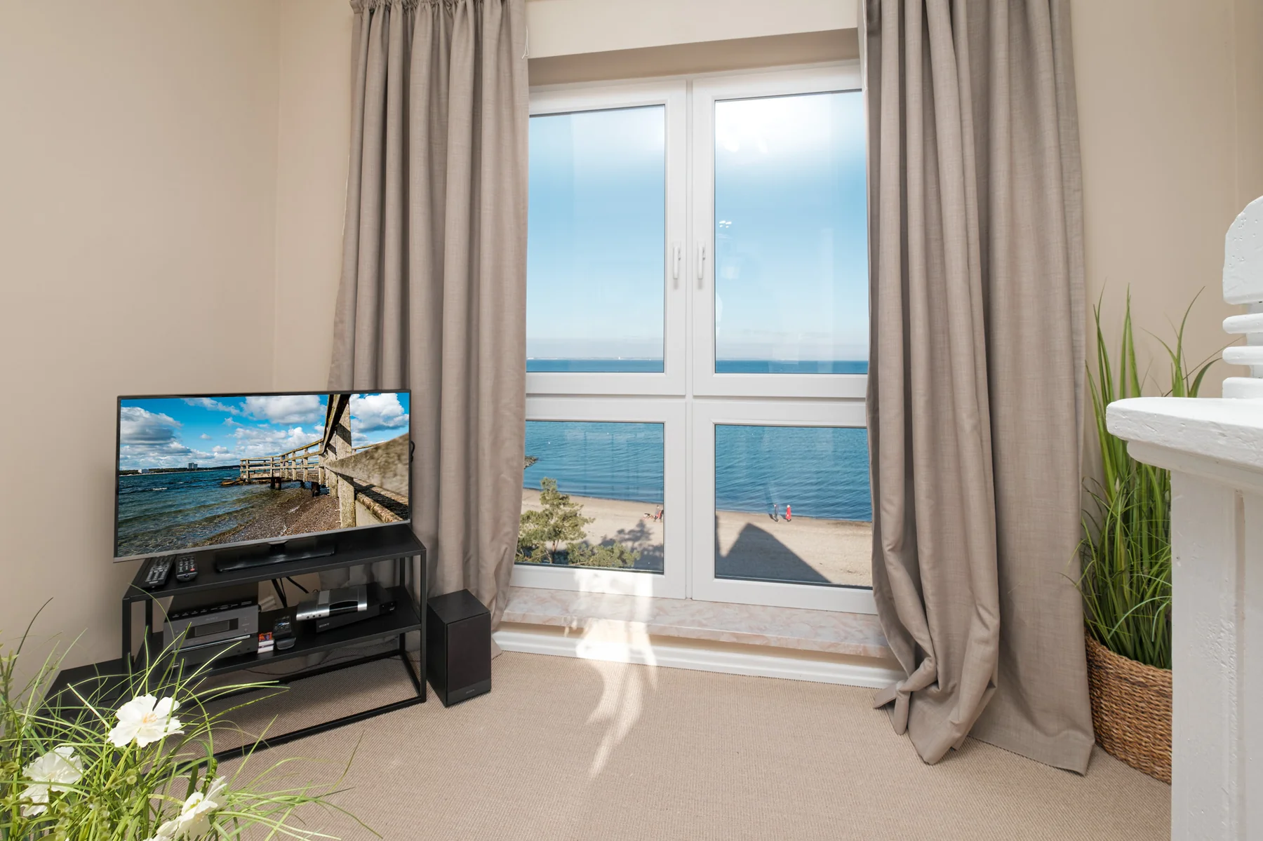 Panoramafenster der Black Pearl mit Blick auf die Ostsee